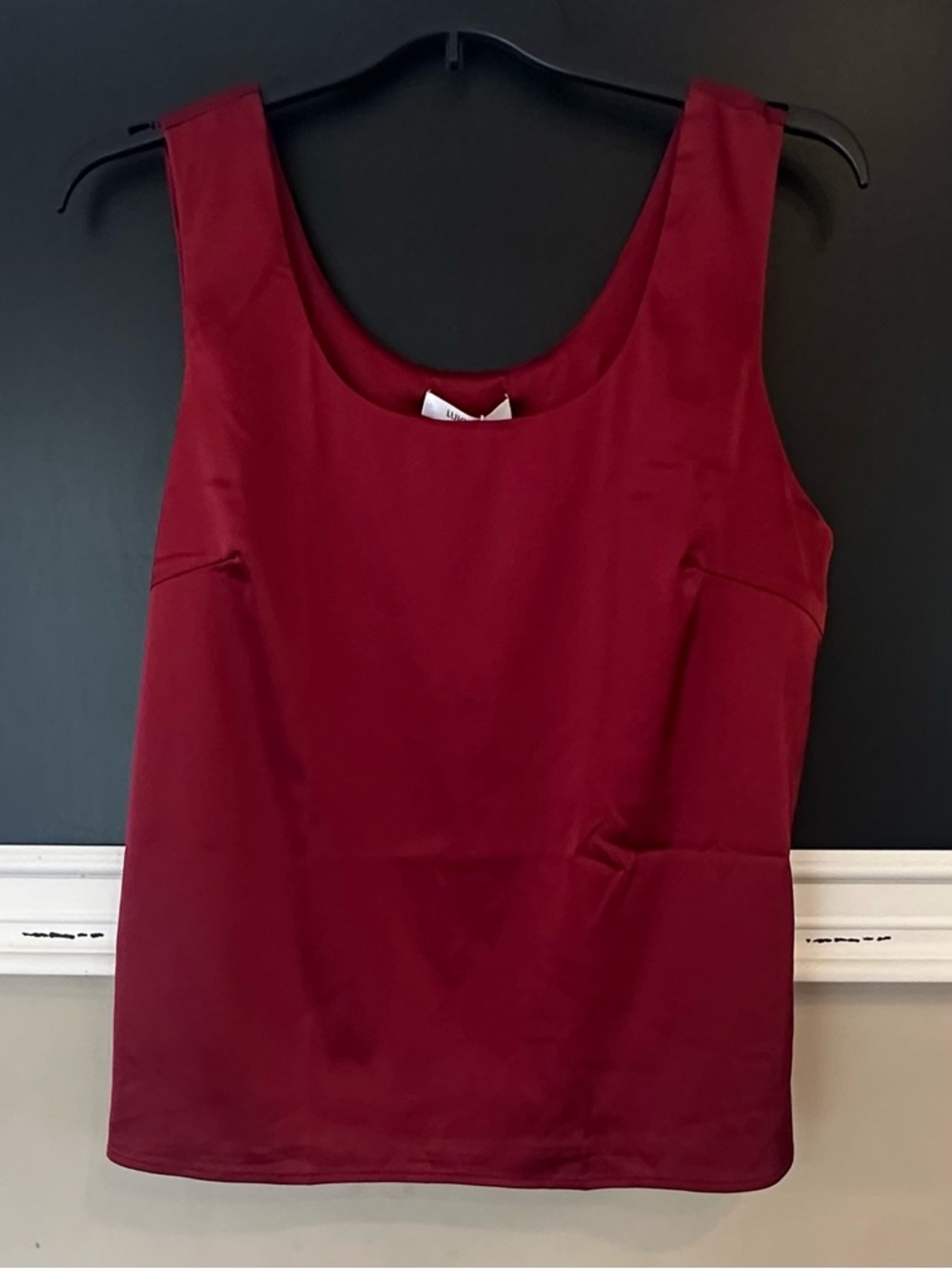 LUIGRAD Silky Sleeveless Burgandy /Wine Colored Blouse. Sz L